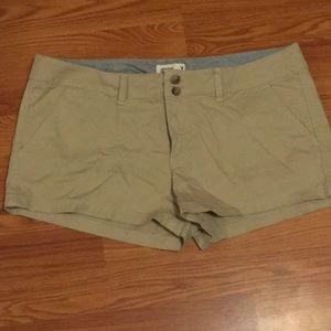 Women’s American Eagle kaki shorts